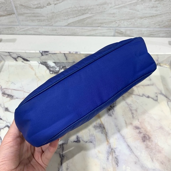 ❌SOLD❌Authentic Prada Re-edition 2005 Small Nylon Bag. - Picture 8 of 13